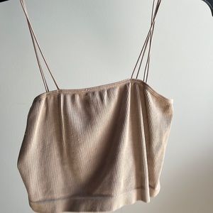 Crop top, thin traps, comfy material